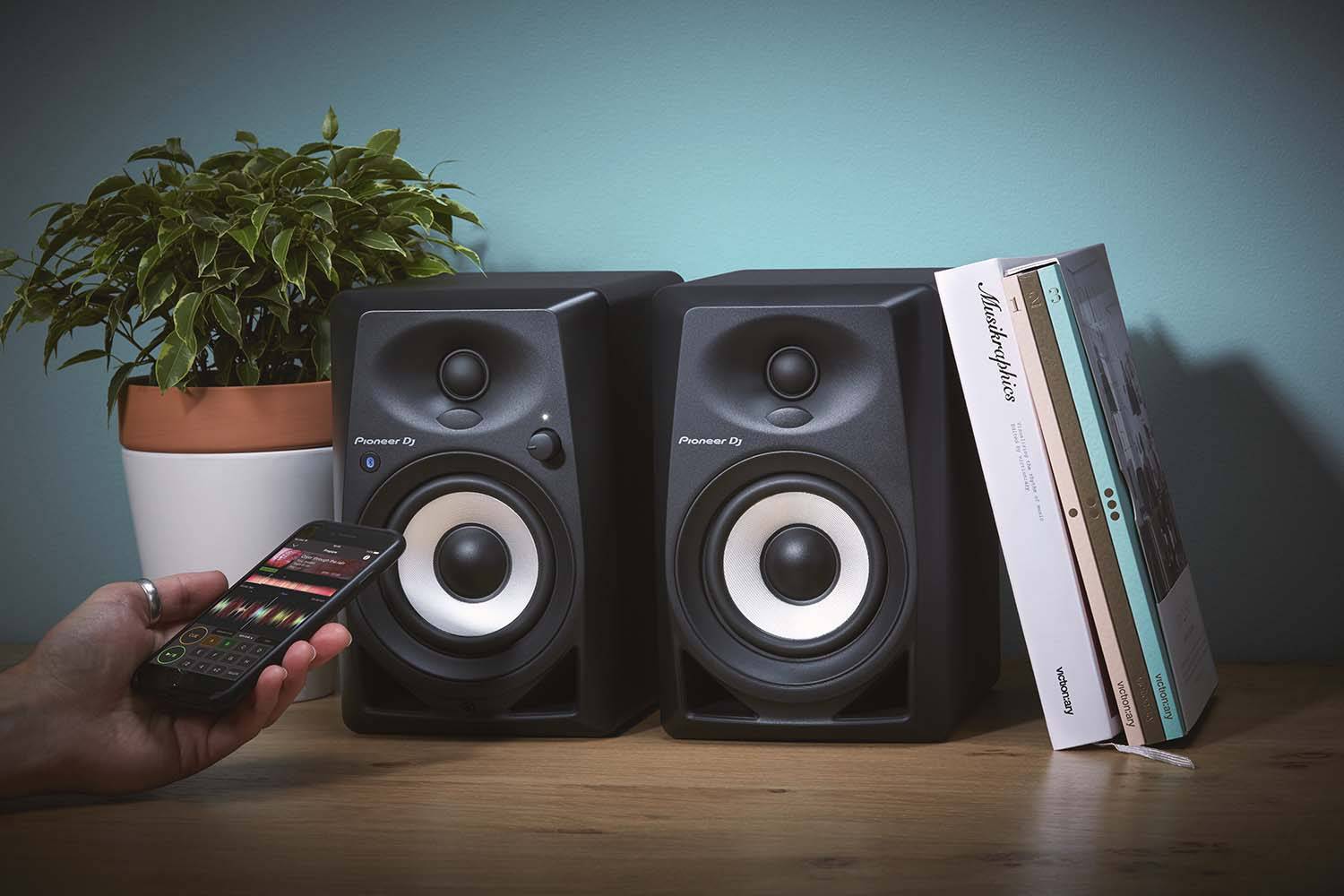 Pioneer DJ DM-40BT, 4 Inches Desktop Monitor Speakers (Pair) - Black
