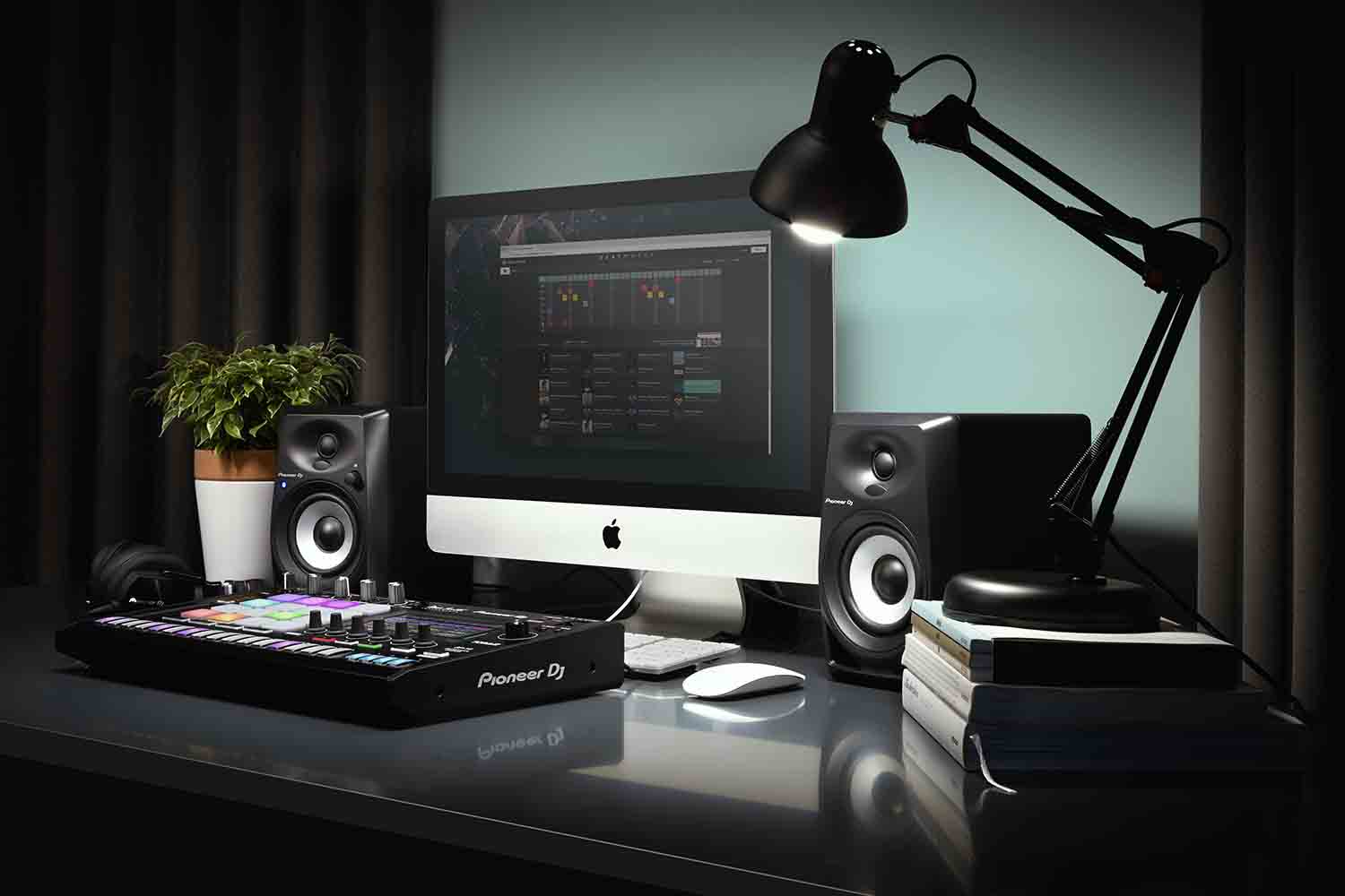 Pioneer DJ DM-40BT, 4 Inches Desktop Monitor Speakers (Pair) - Black